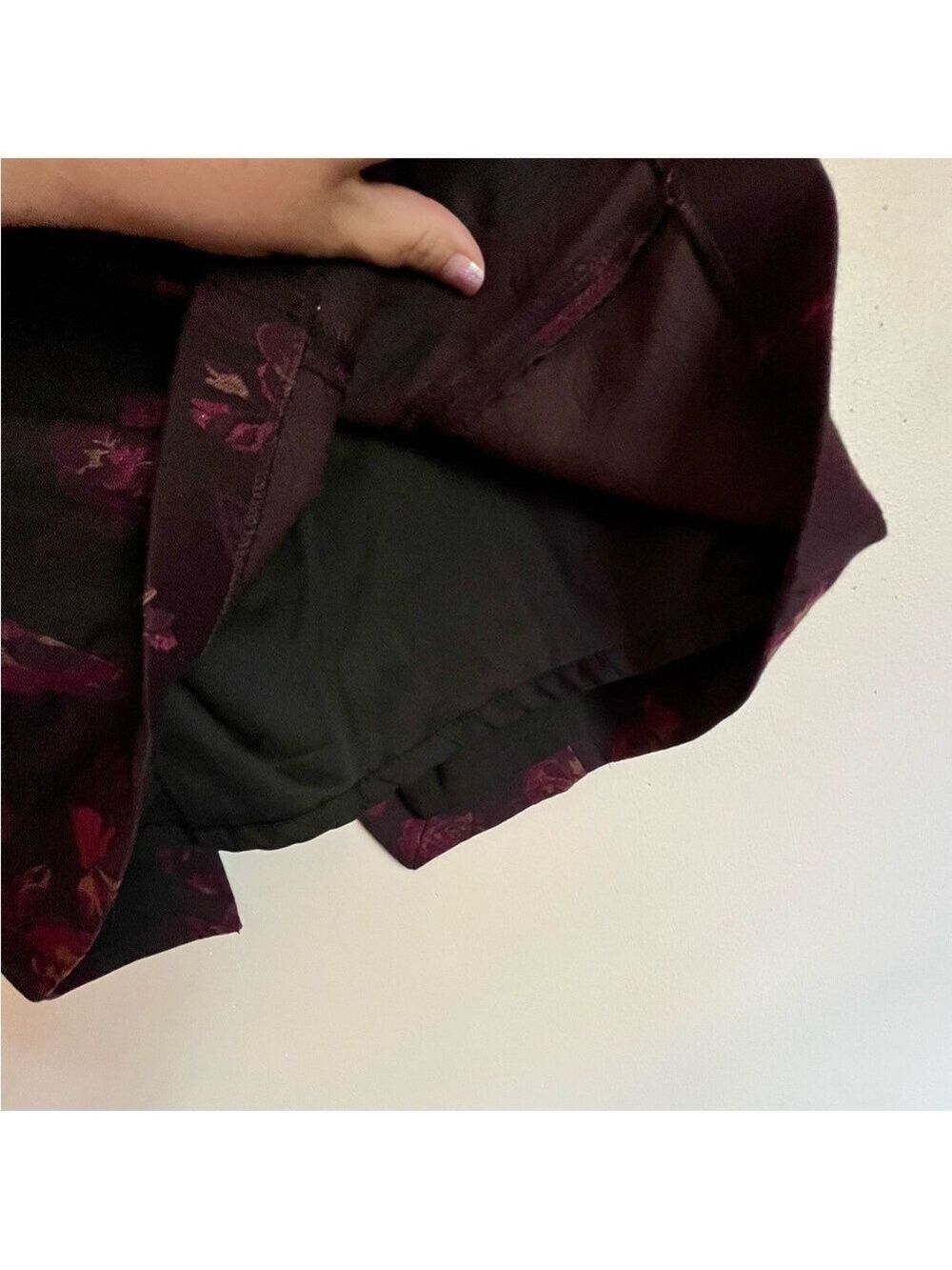 White House Black Market Dark Floral Pencil Skirt Burgundy Roses Size 12 Goth - Picture 5 of 8